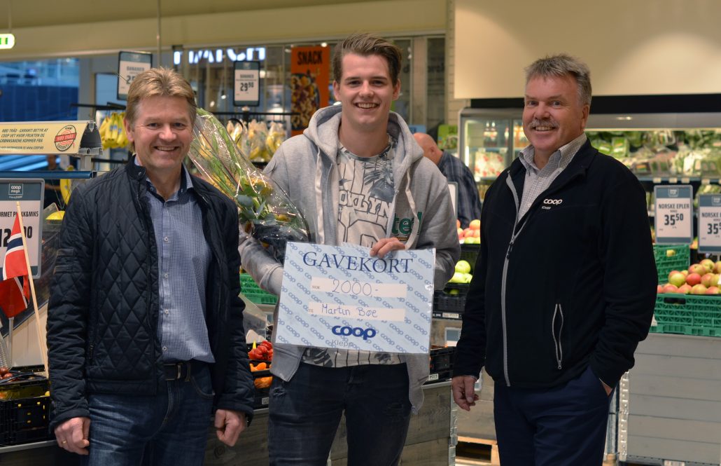 F.v. Trond Inge Rødland (styreleder Coop Klepp), Martin Bøe, John Thysse (adm. dir Coop Klepp) F.v. Trond Inge Rødland (styreleder Coop Klepp), Martin Bøe, John Thysse (adm. dir Coop Klepp)